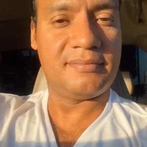 Meet your Posher, Dennis